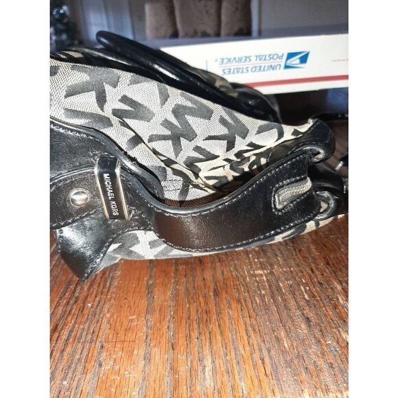 Michael Kors Black Tan Signature Logo Bag Purse Handbag  Medium Size Top Handle - Picture 7 of 11